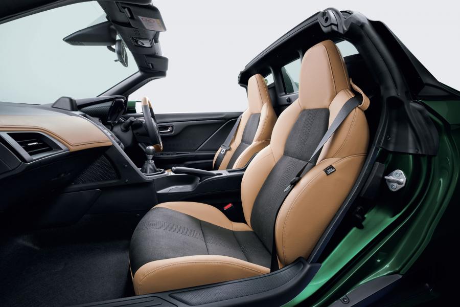 Интерьер Honda S660 Trad Leather Edition 2018 года  (фото 2 из 9)